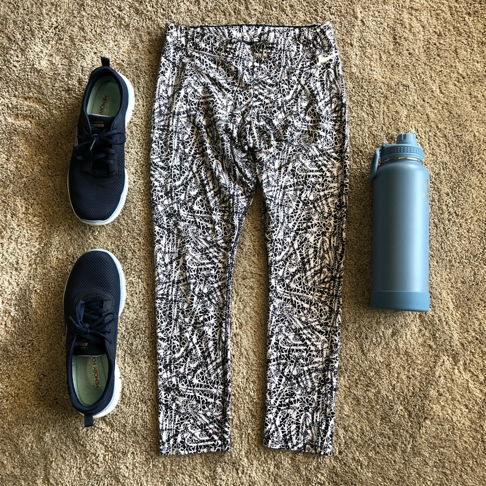 Nike printed crop leggings size small